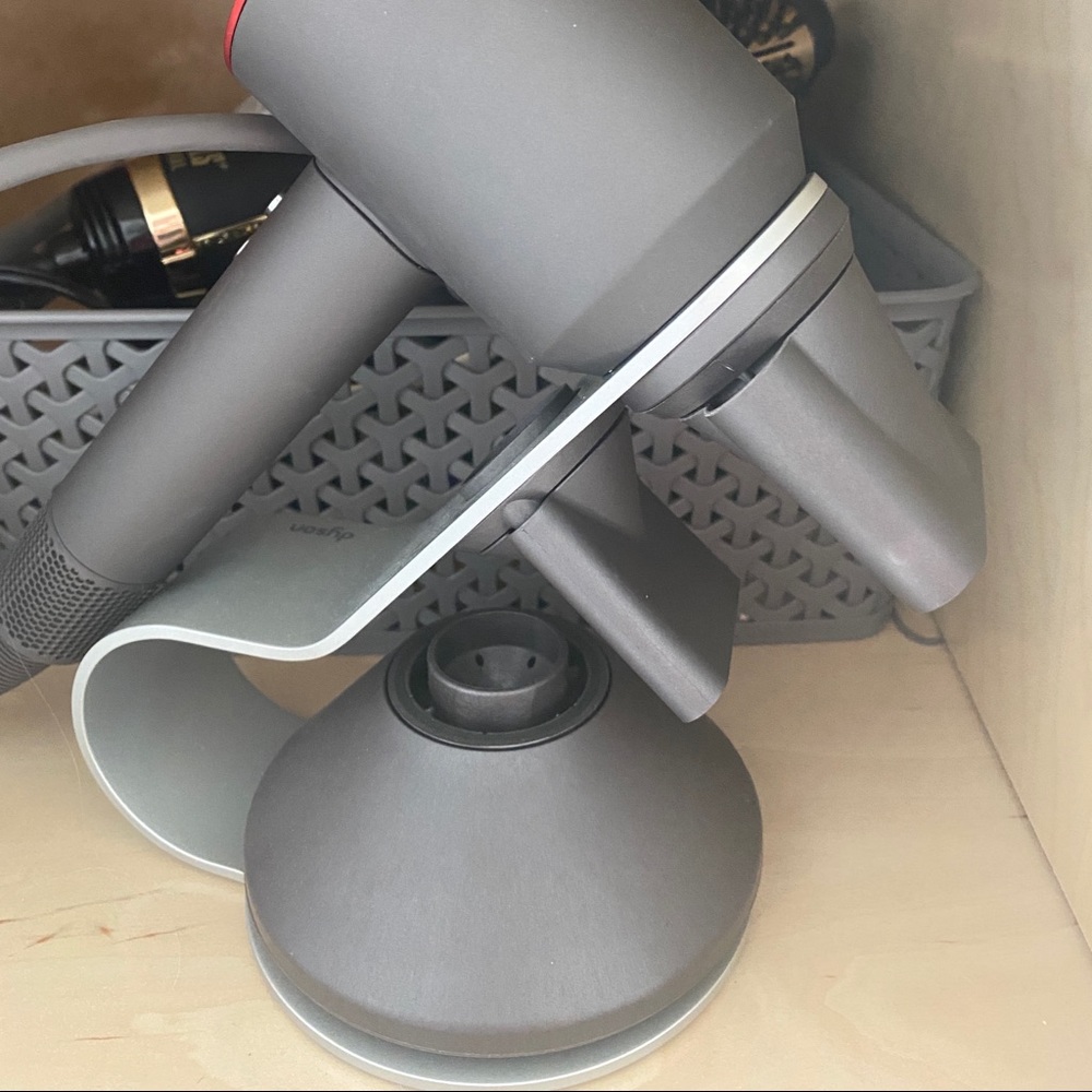 Dyson supersonic blow dryer red